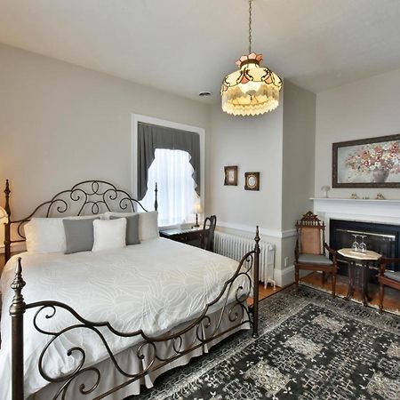 Brockamour Manor Bed And Breakfast Niagara-on-the-Lake Ngoại thất bức ảnh