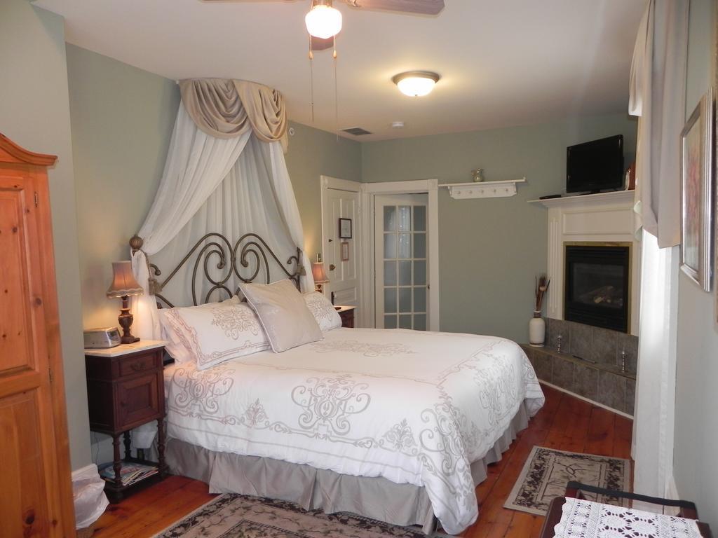 Brockamour Manor Bed And Breakfast Niagara-on-the-Lake Ngoại thất bức ảnh