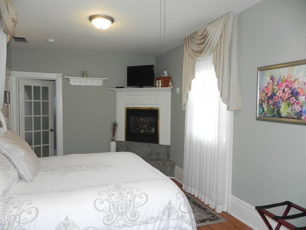 Brockamour Manor Bed And Breakfast Niagara-on-the-Lake Ngoại thất bức ảnh