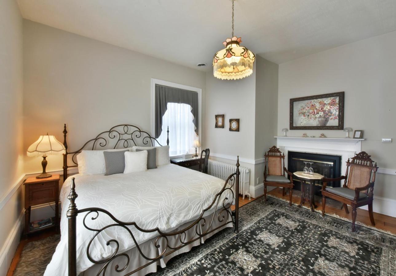 Brockamour Manor Bed And Breakfast Niagara-on-the-Lake Ngoại thất bức ảnh